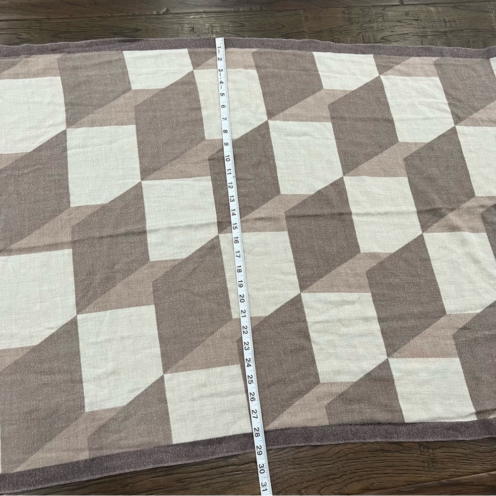 Checkered Scarf - Picture 5 of 6